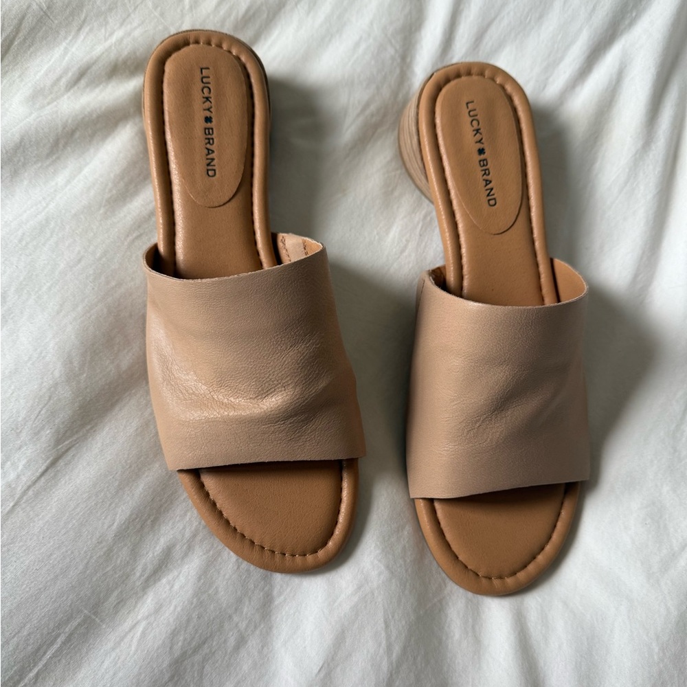 Lucky Brand Women’s Raffy Heeled Slide Sandal